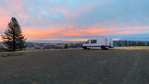 2017 Mercedes-Benz Sprinter Adventure Van Campervan in Salem