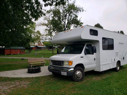 Family time camping machine! Sleeps 5 , 24 ft, motorhome, pets ok! Let's go Drivable vehicle in Vista