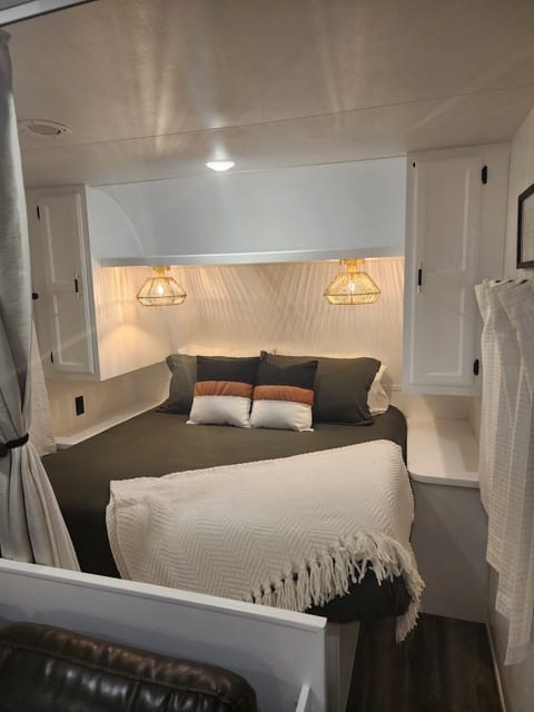 Warren Welcome Wagon ALL INCLUSIVE! Glamping at its finest! Towable trailer in Georgetown