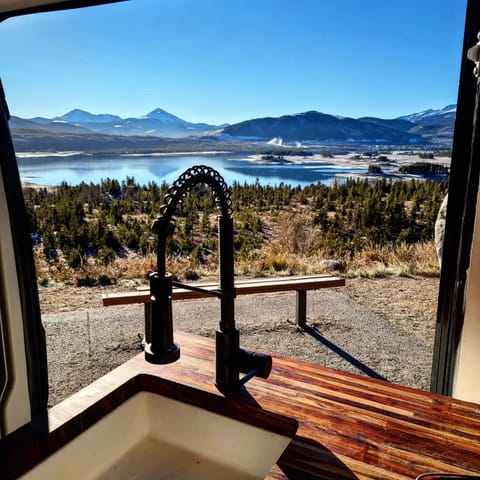 Cozy Retreat in Luxury 2019 Promaster Campervan w/ Shower & Starlink Reisemobil in South Lake Union
