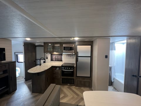 2021 Forest River Salem Cruise Lite: 1/2 Ton Towable! Towable trailer in Tustin