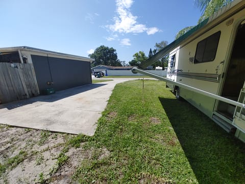 Georgie Boy Cruise Master 34 + Trailer Parking + Use of Ammenities Drivable vehicle in Holly Hill