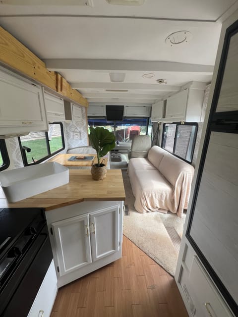 B&K’s Family Friendly Updated Winnebago Brave Drivable vehicle in Little Rock Canyon