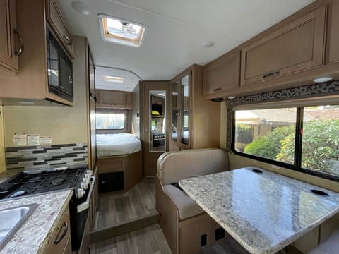 2019 Thor Four Winds 22E, easy to drive, free parking, convenient location Drivable vehicle in Bellevue