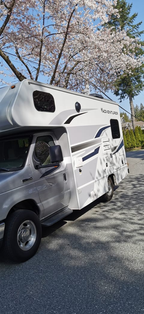 Emma's class C motorhome Drivable vehicle in Surrey
