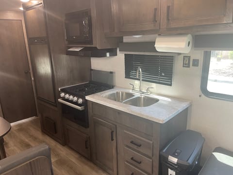 2021 Starcraft Autumn Ridge Towable trailer in Bastrop