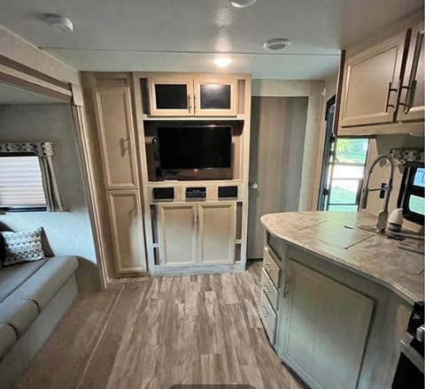 Spacious private bunk house Towable trailer in Richmond Hill