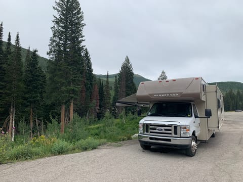 2019 Minnie Winnie—Full Length Slide—Lots Of Room—Kid's Bunk Drivable vehicle in West Jordan