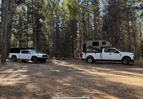 F250 4x4 with Soaring Eagle camper. sleep up to 3 Drivable vehicle in San Lorenzo