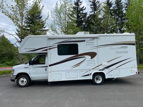 2013 Jamboree Searcher 25ft sleeps 6 easy to drive Drivable vehicle in Kent