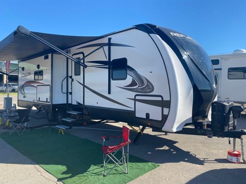 2022 Grand Design Reflection (Luxury camper, Pets welcome!) Towable trailer in Largo