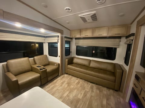 2022 Keystone RV Arcadia 3660RL Towable trailer in University Place
