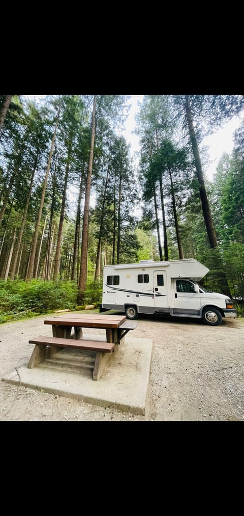 2005 GMC Adventurer Motorhome Drivable vehicle in North Vancouver