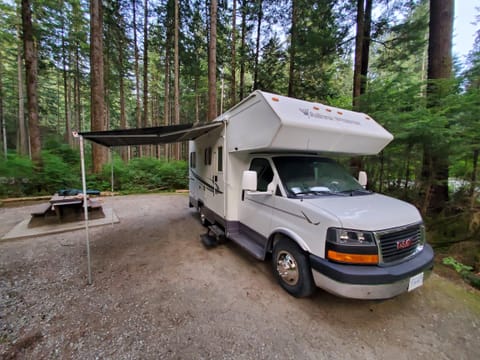 2005 GMC Adventurer Motorhome Drivable vehicle in North Vancouver