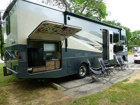 Day-By-Day RV 2020 Winnebago Vista 32' Bunkhouse Drivable vehicle in Lake Dallas