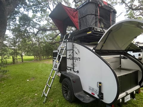 Mason’s clubhouse 2022 Hero Ranger with TENT Towable trailer in Alvin