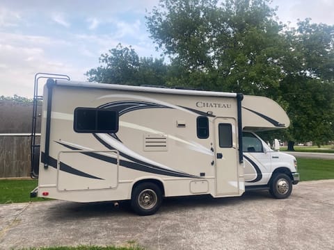 RC Homeaway, 2017 Thor Chateau Drivable vehicle in Rosenberg