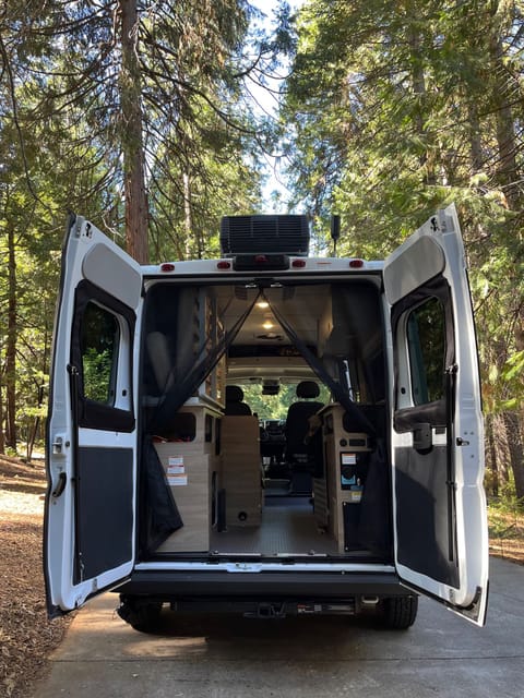 Vanda: Winnebago Solis Pocket + Solar, Cell Signal Booster, Rugged Tires Reisemobil in Pacifica