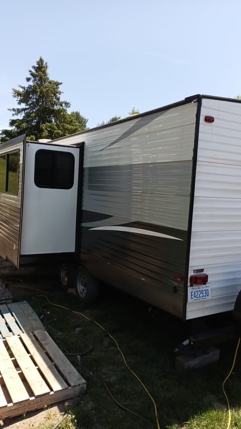 2019 Avenger ATI 24bh Towable trailer in Boyne Falls