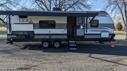Pet & Kid Friendly Bunkhouse Travel Trailer. Palomino Puma XLE 25-BHSC Towable trailer in West Valley City