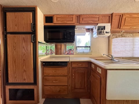 Catch the BREEZE in a 2001 National RV Sea Breeze Drivable vehicle in Citrus Heights
