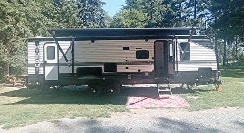 "The Roaming Retreat" 32 ft 2022 Travel Trailer Remorque tractable in Pitt Meadows