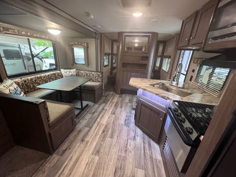 Keystone Hideout with Bunks - Connect with Nature & Make Memories! Towable trailer in West Kelowna