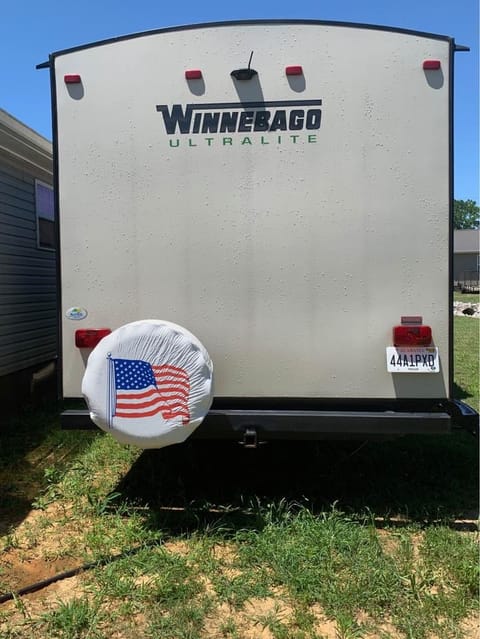 2015 Winnebago Ultralite Towable trailer in Decatur