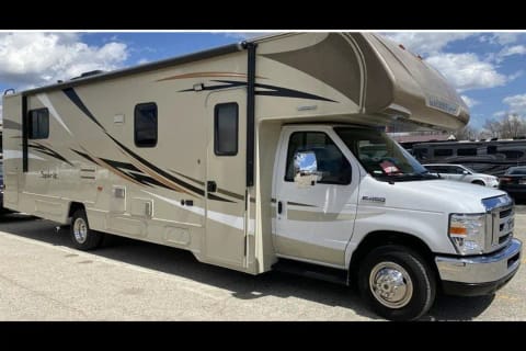 2018 Winnebago Spirit 26A ClassC Motorhome 3-Slide-out shower toilet depart Drivable vehicle in Nanaimo