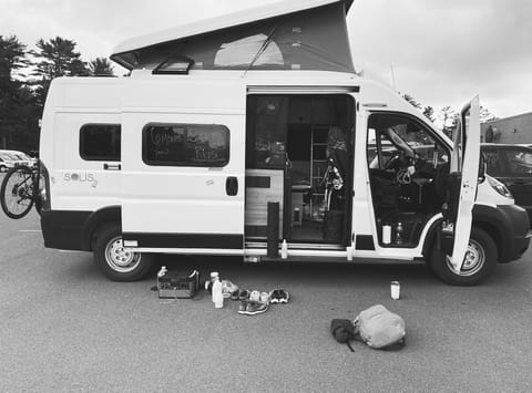 6 buckles! 2021 Winnebago Solis - SheVan Adventures Fahrzeug in Chaska