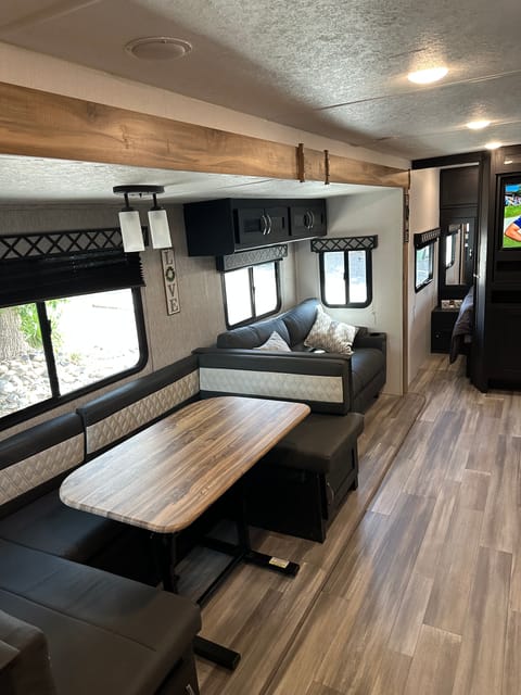 2022 Forest River Coachmen Freedom Express Ultra Lite, Sleeps 8 comfortably Towable trailer in Albuquerque