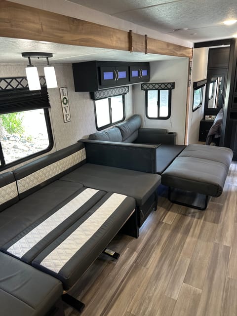 2022 Forest River Coachmen Freedom Express Ultra Lite, Sleeps 8 comfortably Towable trailer in Albuquerque
