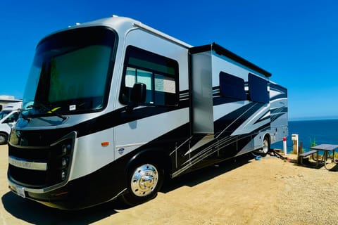 Cozy Family Friendly Entegra Vision XL, 34g Brand New! Drivable vehicle in Encinitas