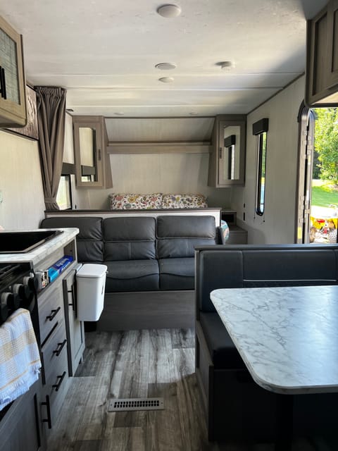 Cozy Coleman with double full size bunks Towable trailer in Waynesville