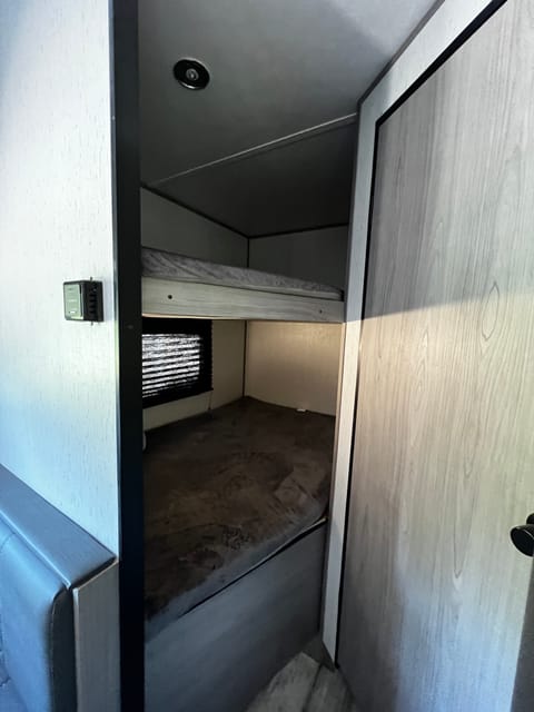 Cozy Coleman with double full size bunks Towable trailer in Waynesville