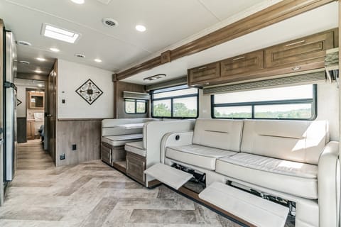 Large Marge - Comes with 2 BATHROOMS - 2020 Forest River Georgetown 36B5 Veicolo da guidare in Oaks