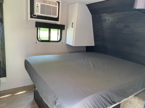 2021 Keystone RV Hideout - Great Condition! Tráiler remolcable in Parkersburg