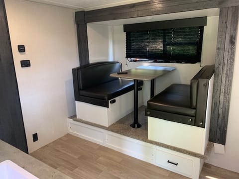 2021 Keystone RV Hideout - Great Condition! Towable trailer in Parkersburg