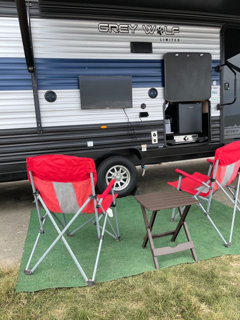 2022 Forest River Cherokee Grey Wolf 31 ft. Travel Trailer DELIVERY ONLY . Towable trailer in Oxnard