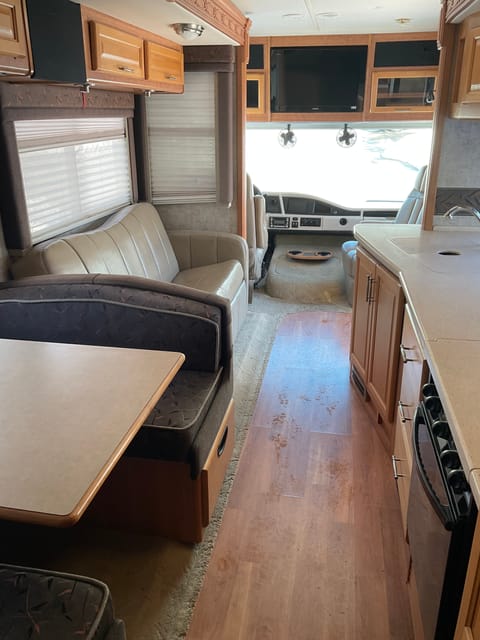 2009 Fleetwood Southwind 35 J with 2 slides Véhicule routier in Kawartha Lakes