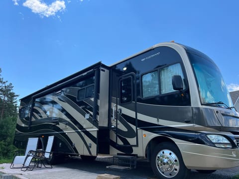 2009 Fleetwood Southwind 35 J with 2 slides Drivable vehicle in Kawartha Lakes