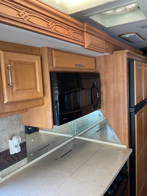 2009 Fleetwood Southwind 35 J with 2 slides Drivable vehicle in Kawartha Lakes