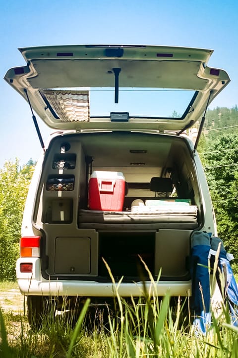 Explore the Coast in our Volkswagen Eurovan Camper! Campervan in Richmond