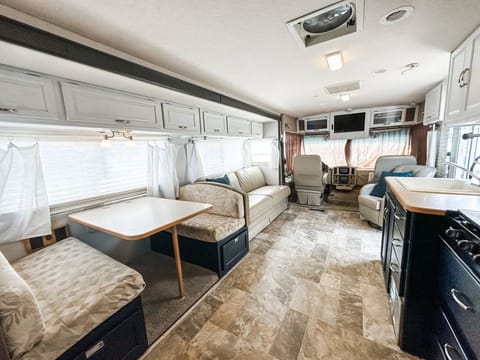 Beautiful Remodeled Home feeling Itasca Sunova Class A 35' RV with 2 slides Drivable vehicle in Yorba Linda