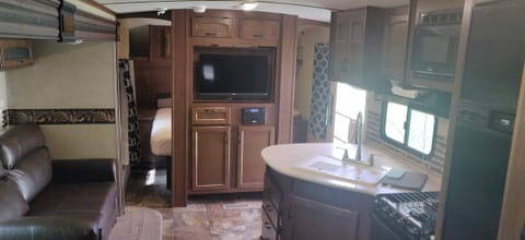 Jayco White Hawk-Perfect for families, delivery available! Towable trailer in Winston-Salem