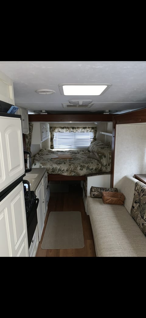 2007 Keystone RV Outback Towable trailer in Shelton