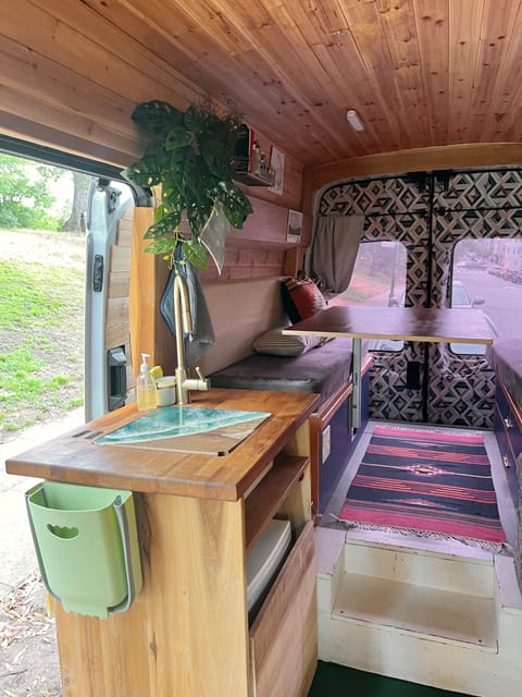 18' Camper Van - Chariot - Chasing wild dreams Campervan in San Francisco