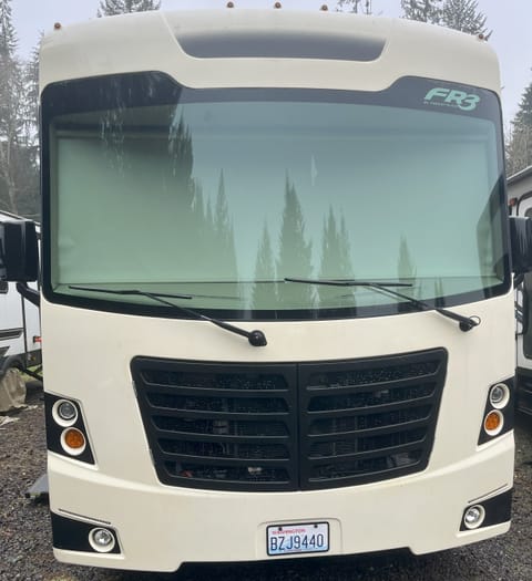 Explore in Style with our 2018 FR3 32DS Bunkhouse Motorhome! Drivable vehicle in Suquamish
