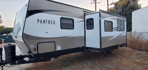 NEWER! 2019 Pacific Coachworks Panther 28BUNKHOUSE  RV RENTALS WAY OF LIFE Ziehbarer Anhänger in Hemet