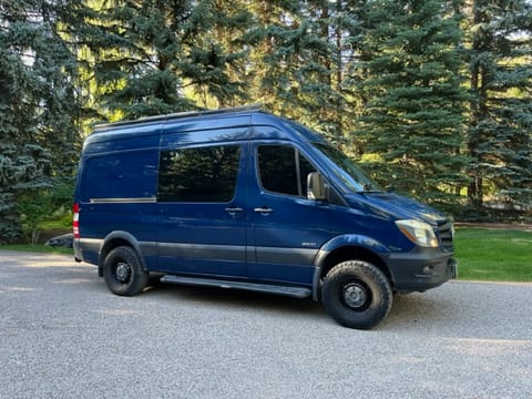 Bluey - 2016 4x4 Mercedes Sprinter Campervan Campervan in Aspen